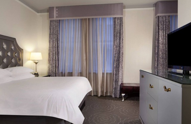 Comfort & Convenience! A Peaceful Retreat in the Heart of Downtown Chicago