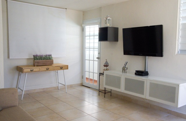 COMFORT/FANTASTIC,NEW COZY APART, 2 BEDROOM,NEAR AIRPORT