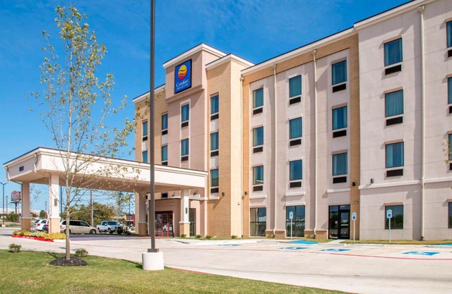Comfort Inn & Suites San Marcos near Outlet Mall