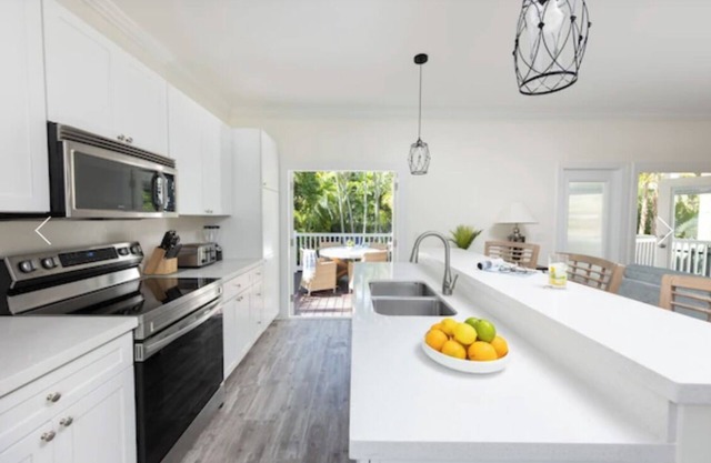 Comfort Meets Convenience – Private Pool & Full Kitchen!