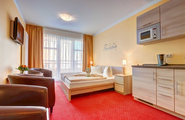 Comfort room with pantry kitchen - Aparthotel Strandhus Trivago Award Best 3