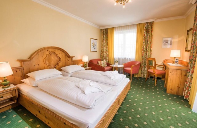 Comfort room with shower od. Bathroom, toilet - Römerhof, country hotel