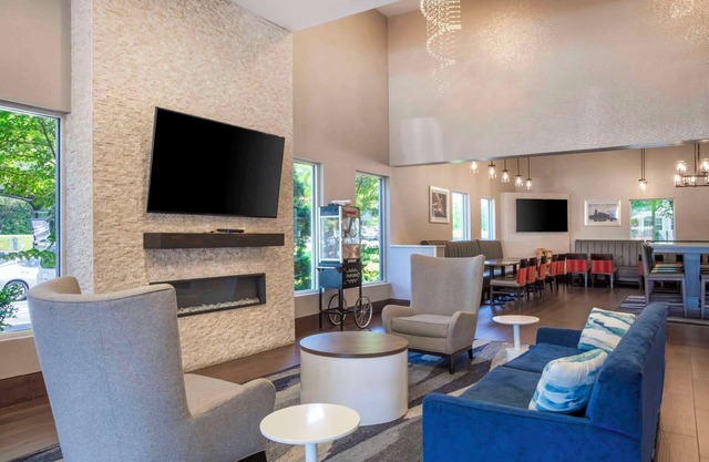 Comfort Suites Nashville Airport - BNA