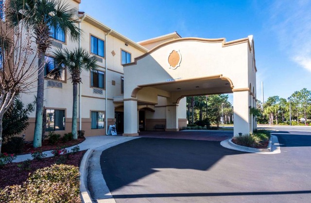 Comfort Suites