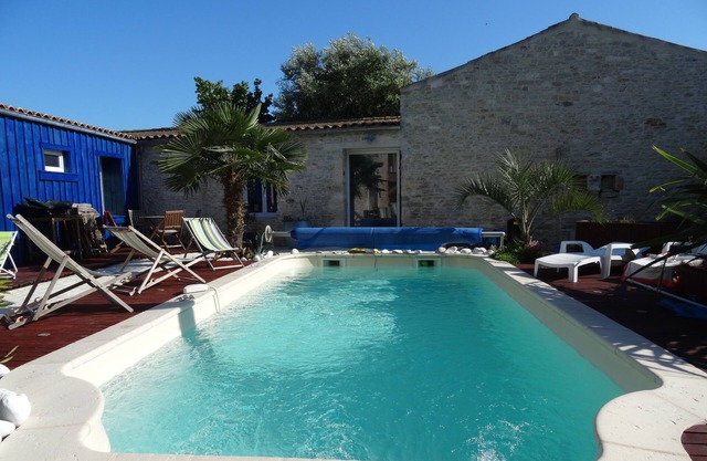 Comfortable apartment with terrace and swimming pool in a condominium