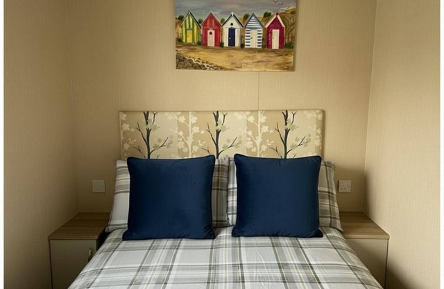 Comfortable 3-Bed Caravan - Combe Haven