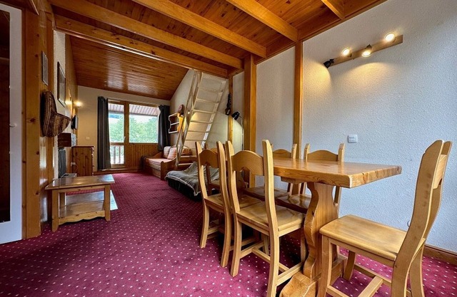 Comfortable apartment with mezzanine, terrace and ski locker at the foot of the slopes