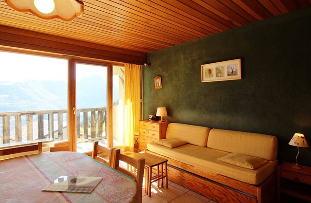 Comfortable 2-room flat at the foot of the slopes with balcony and free parking