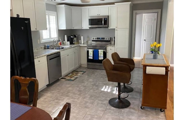 Comfortable 4 Bedroom home with free parking
