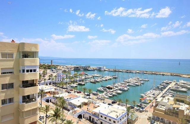 Comfortable apartment with seaview and air con, Seafront Estepona port near bars and restaurants