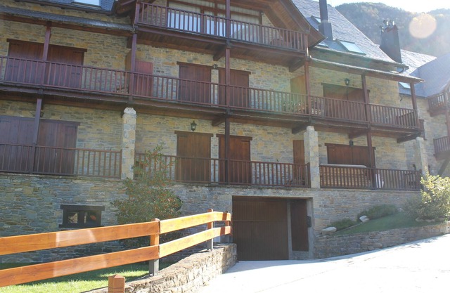 Comfortable apartment in Arties for 5 people. WIRELESS
