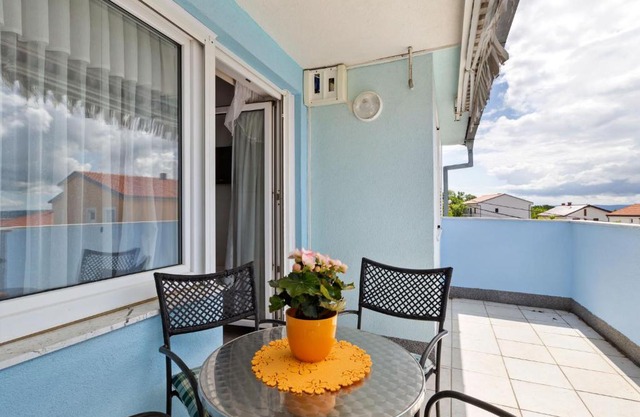 Comfortable Apartment in Jadranovo near Seabeach