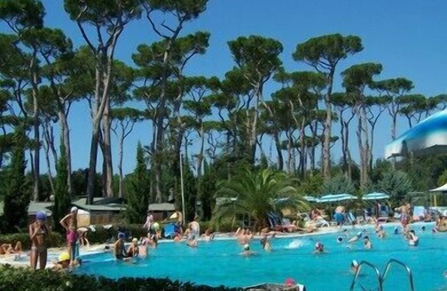 Comfortable campsite-chalet G12 Tuscany near sea