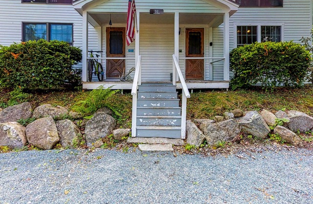 Comfortable Castine getaway w/ a full kitchen - walk to the waterfront