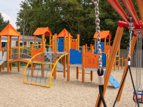 Comfortable chalet with airco on a holiday park at just 1 km from the beach