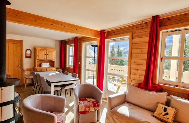 Comfortable chalet with stove and terrace, 3 bedrooms, garage, pets allowed