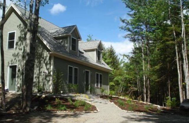 Comfortable Cottage Overlooking Blueberry Field on Mt Desert Island