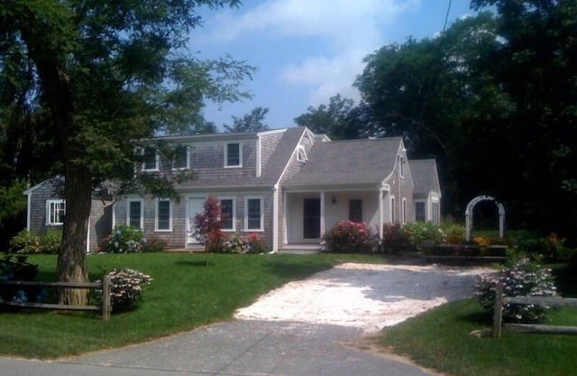 Comfortable, Cozy & Spacious Orleans Cottage on Quiet Road & Close to Everything