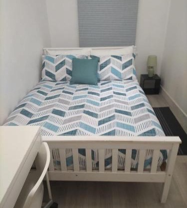 Comfortable Double Bed Located near City Centre, suitable for Contractors Health Care Professionals or long business stays in Coventry or delightful holidays in Coventry or within the West Midlands area Free Wifi Tea and Coffee Provided