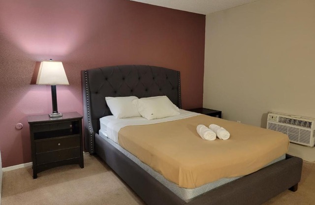 Comfortable Double Bed Unit(C23)