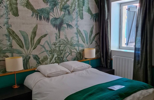 Comfortable double room with terrace view in charming house