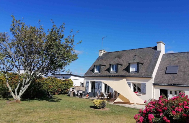Comfortable family in a quiet area, and ideally located near the sea.