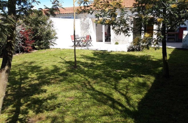Comfortable, quiet, 2 shower rooms, 2 toilets, adjustable from 2 to 6 people.
