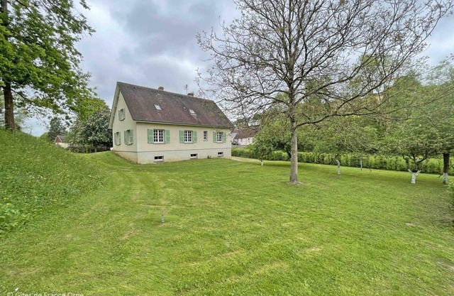 Comfortable house in Le Perche with garden and pets allowed