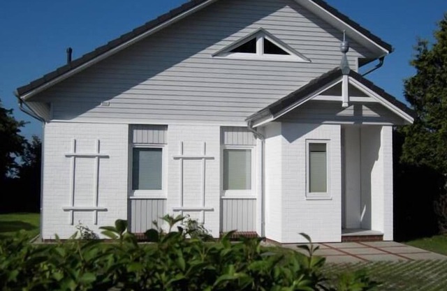 Comfortable holiday home with sauna, fireplace and sea view, 150 m to the beach