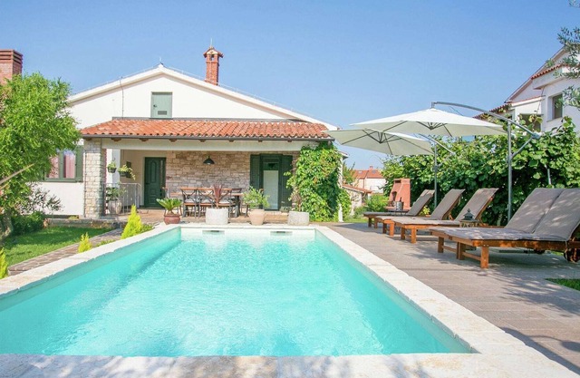 Comfortable holiday home with large garden and pool