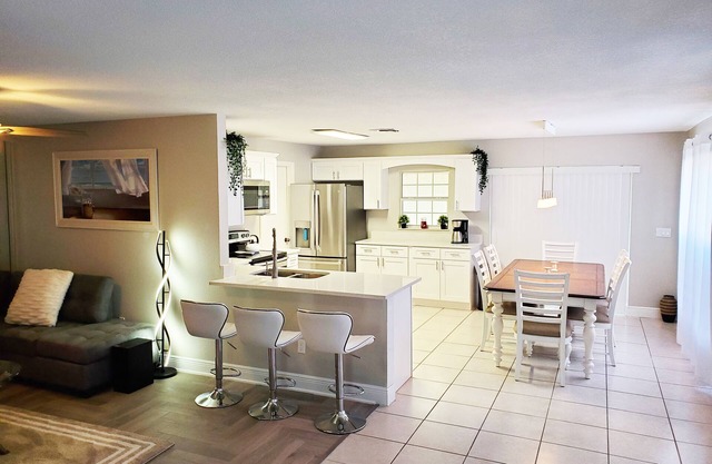 Comfortable home in a privileged area , JUST 7 MI to DISNEY PARKS!