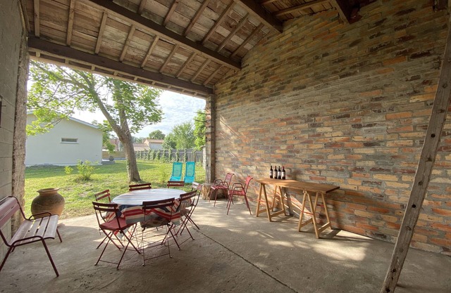 Comfortable house 15' from the ocean and lake and 30' from the Grands Châteaux du Médoc