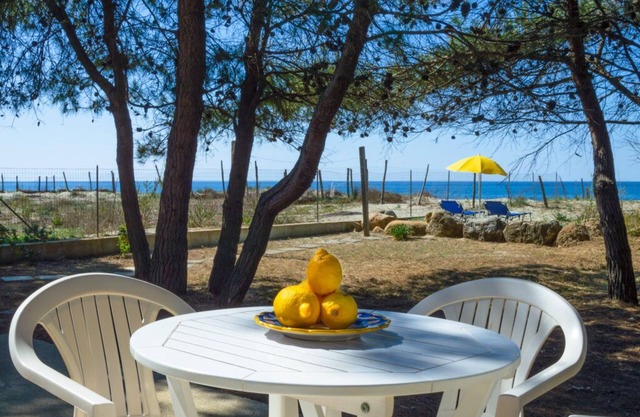 Comfortable independent holiday home with direct access to the beach of Ascea