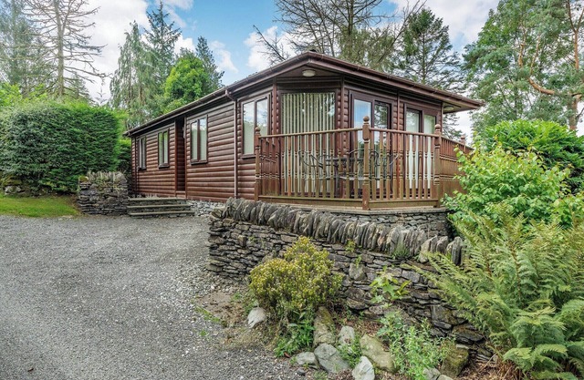 Comfortable lodge with one double with en suite shower, one twin and one single.