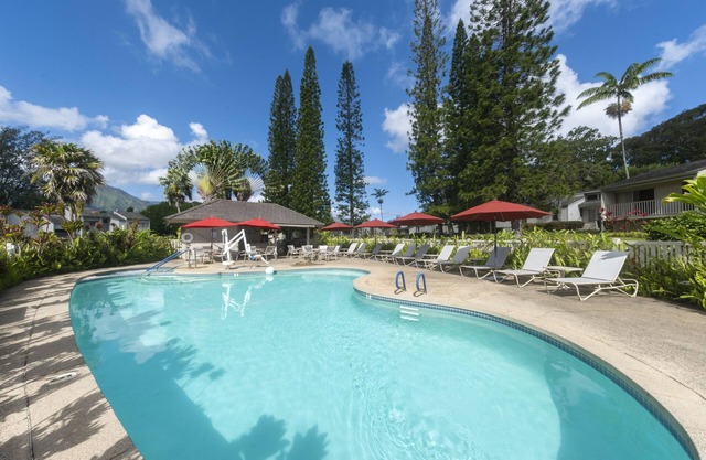 Comfortable & Memorable Stay! 3 Convenient Units, Outdoor Pool, Parking Onsite!