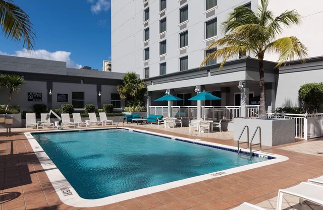 Comfortable Pet-Friendly Stay with Pool and Free Hot Breakfast Daily