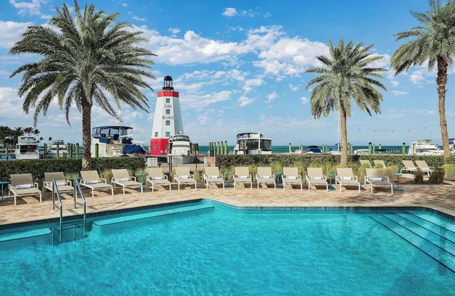Comfortable Room with Pool View! Near Florida Keys Aquarium Encounters