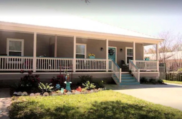 Comfortable, Spacious & Great Location!