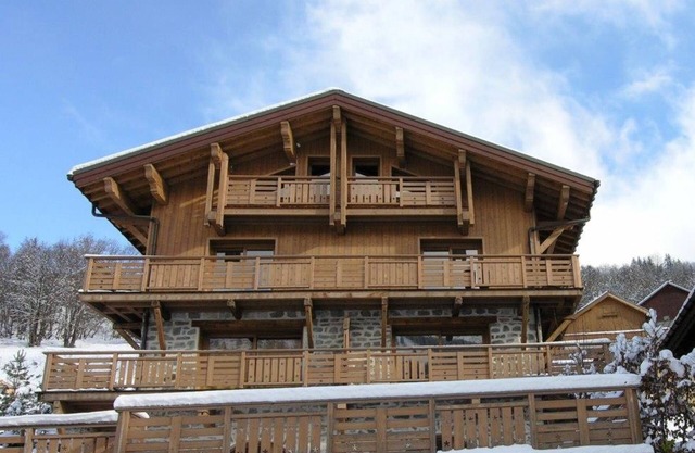 Comfortable Spacious Quiet Apartment Sleeps 4 Large Sunny Balcony Stunning Views