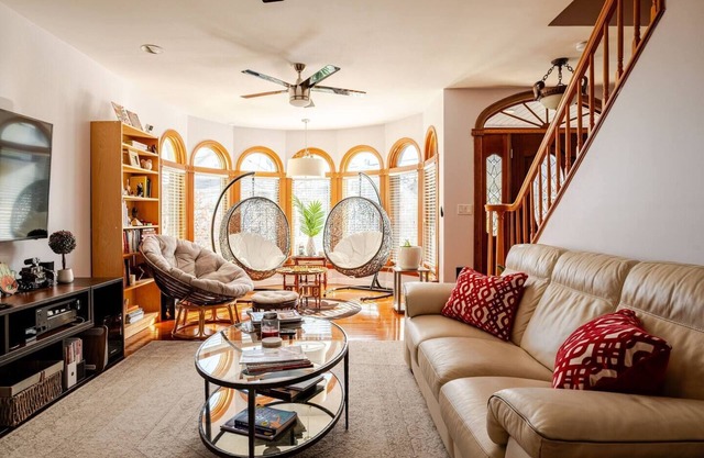 Comfortable & Spacious Luxury Home w/Chef’s Kitchen only 15 mins to Boston
