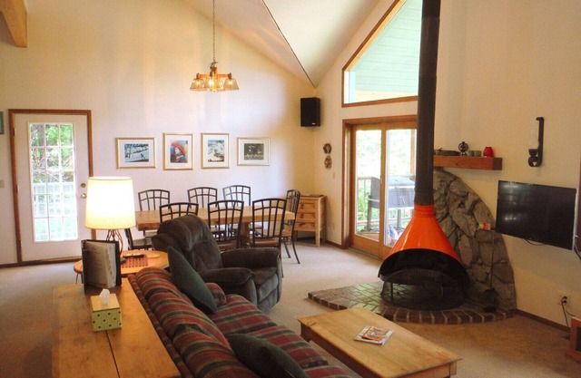 Comfortable & Spacious Ski-In/Ski-Out Cabin
