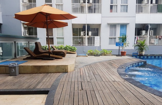 Comfortable Studio Room near Airport at Skylounge Tamansari Apartment