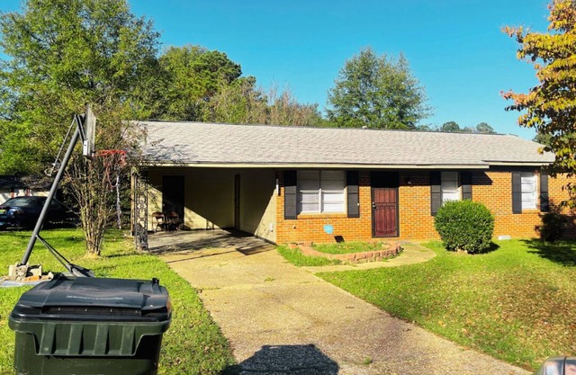 Comfortable Tuscaloosa Retreat