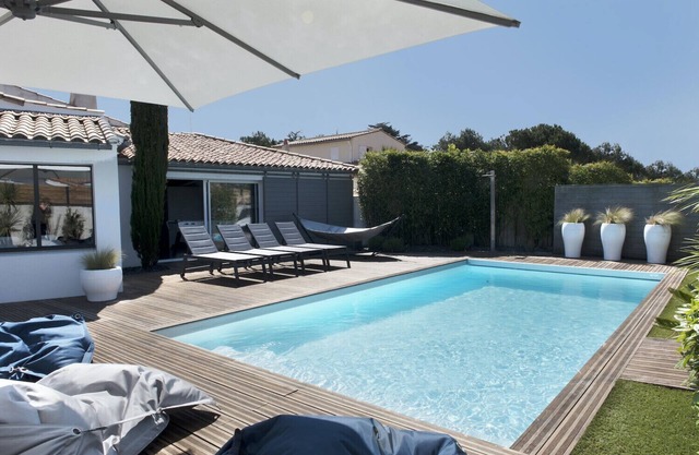 Comfortable villa for 12 with a pool