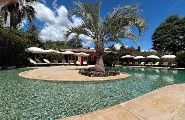 Comfortable villa with private landscaped garden, swimming pool