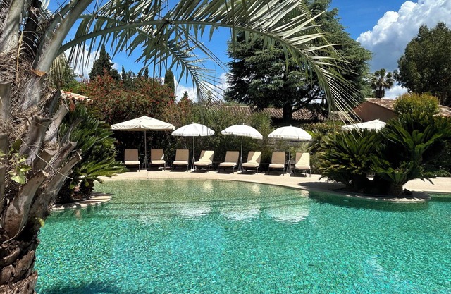 Comfortable villa with private landscaped garden, swimming pool