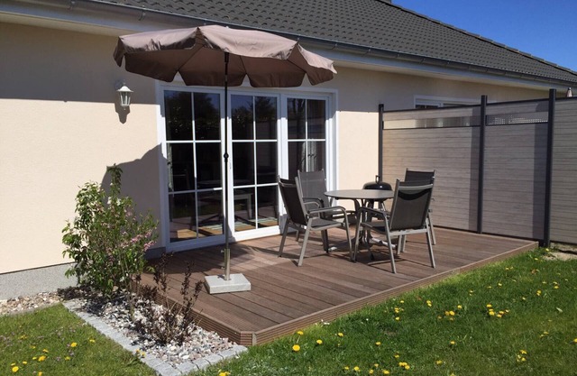 Comfortably furnished semi-detached vacation home with fireplace for 4 people