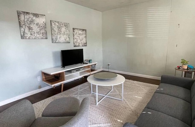 Comfy 2 Bedroom Apartment #2