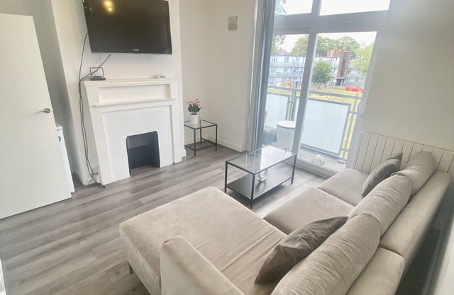 Comfy 2 Bedroom Apartment With Balcony Near Tottenham Hotspur Stadium