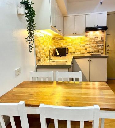 Comfy Condo near BGC, Makati and Naia